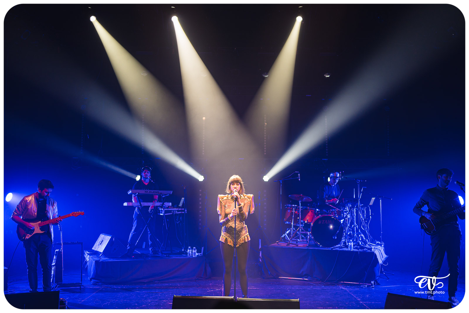 TMTPHOTO REDLIGHT DREAMS 001